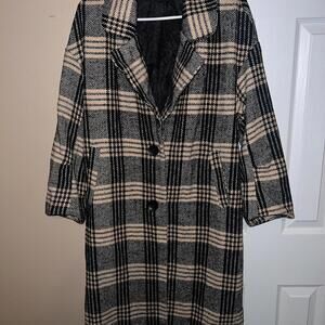 Fashion Nova black and cream plaid coat. Size small #wintercoats